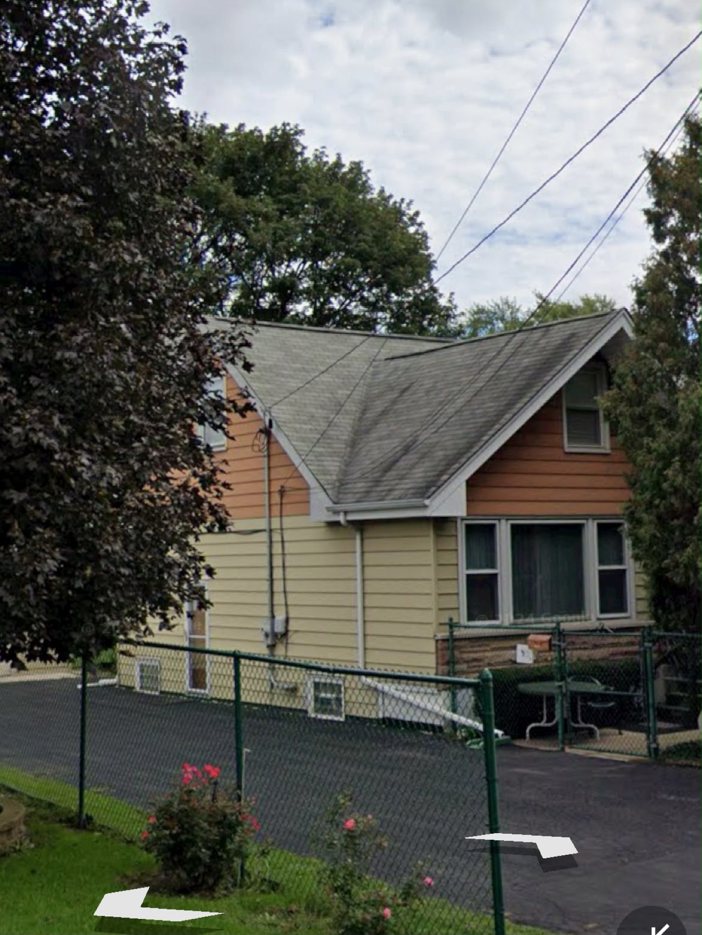 Completed Eagle Star roof on a cream Chicagoland home